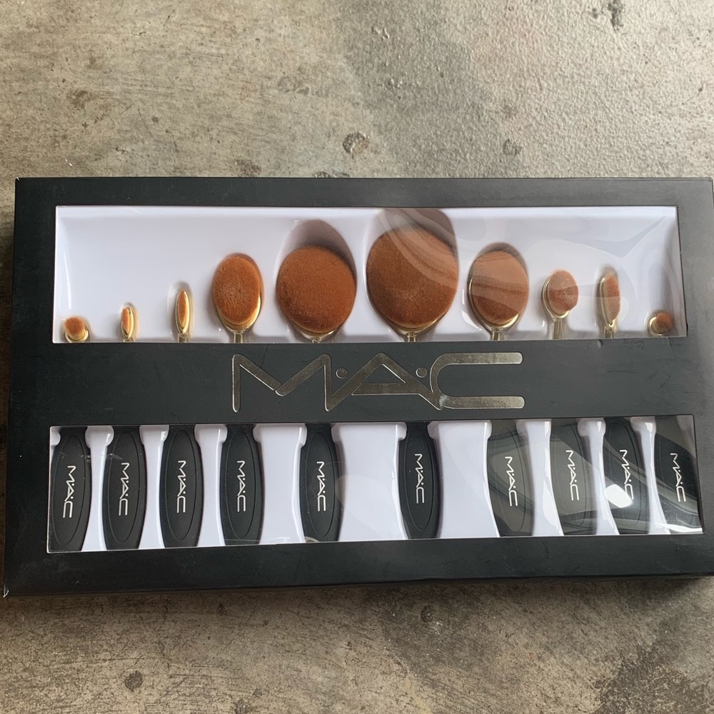 MAC blending brushes